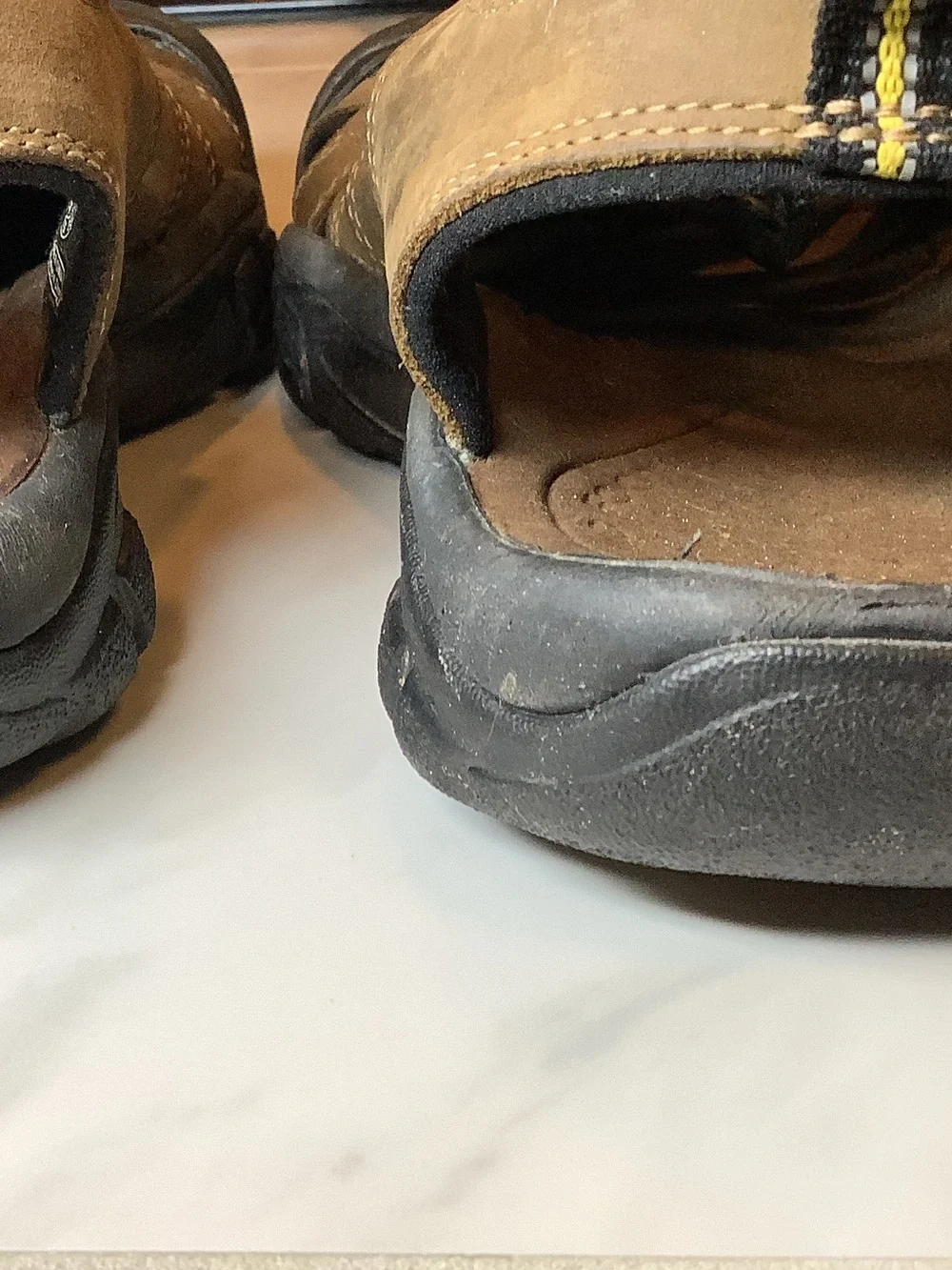 Keen Men’s Newport H2 SZ 9 Sandal Water Hiking Closed Toe